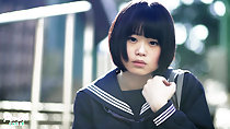 Minori holding onto strap short hair