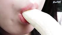 Sucking head of banana