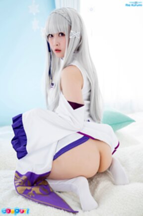 Ria Kurumi showing off her shaved pussy and masturbating