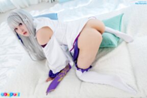 Ria Kurumi showing off her shaved pussy and masturbating