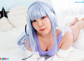 Natsumi Hayakawa spreading her legs and showing her pussy