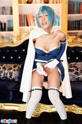 Nanako Nanahara masturbates with vibrator on couch