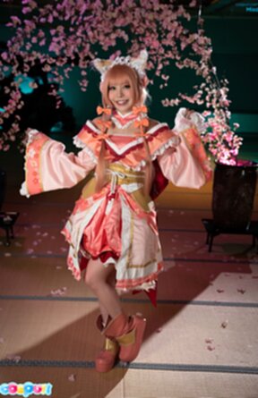 Misa showing her shaved pussy and nice ass