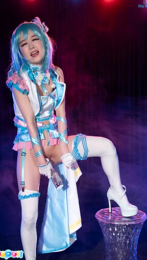 Ria Kurumi in stockings and high heels masturbating with vibrator