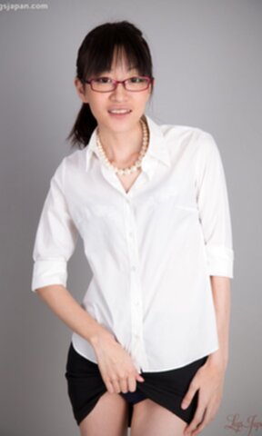 Office lady Mikami Ayaka lowers skirt and panties and shows shaved pussy