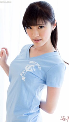 Yurikawa Sara raises tee shirt and raises short skirt to spread her pussy